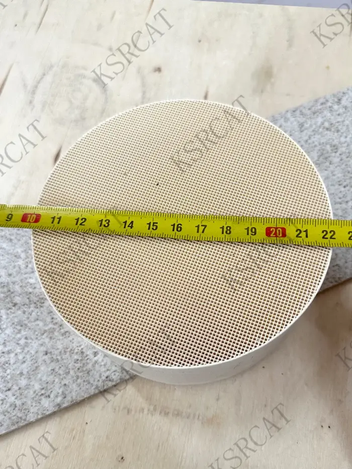 Convertisseur catalytique universel rond à trois voies Euro4 avec noyau interne de 123x55mm et céram